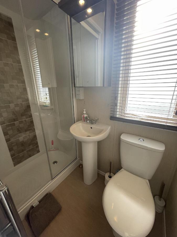 Poole Harbour View Lodge At Rockley Park Экстерьер фото