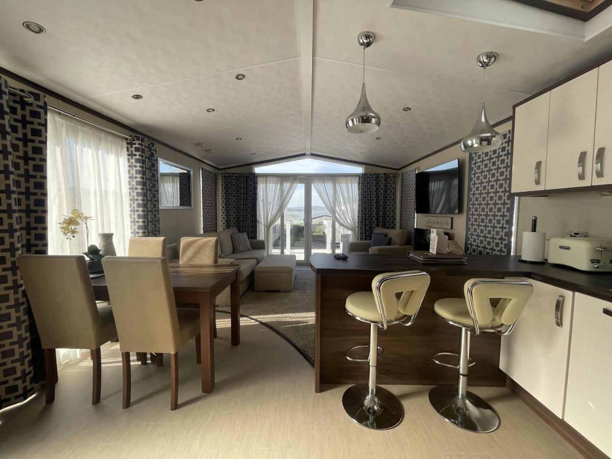 Poole Harbour View Lodge At Rockley Park Экстерьер фото